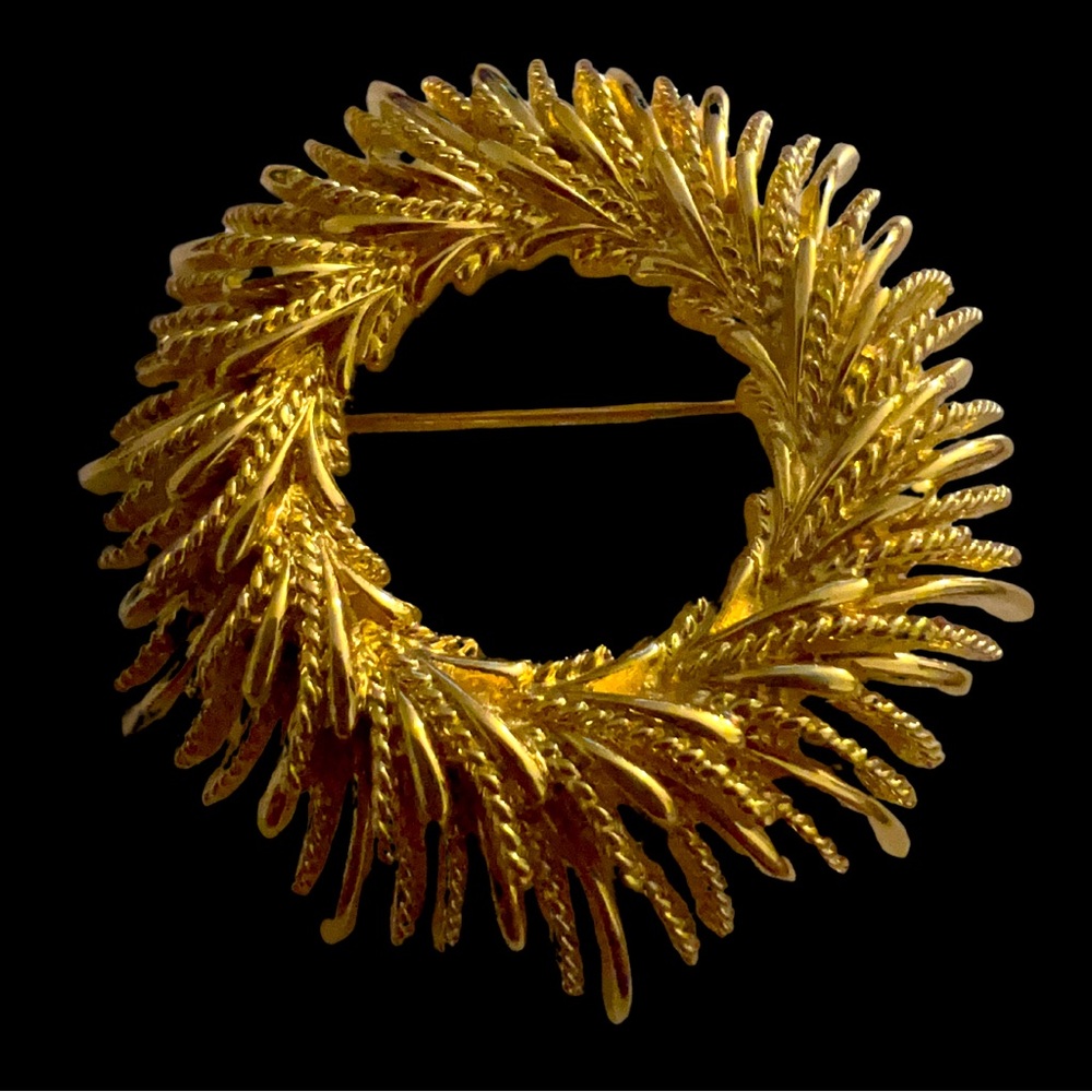 Golden Laurel Wreath Brooch by Monet